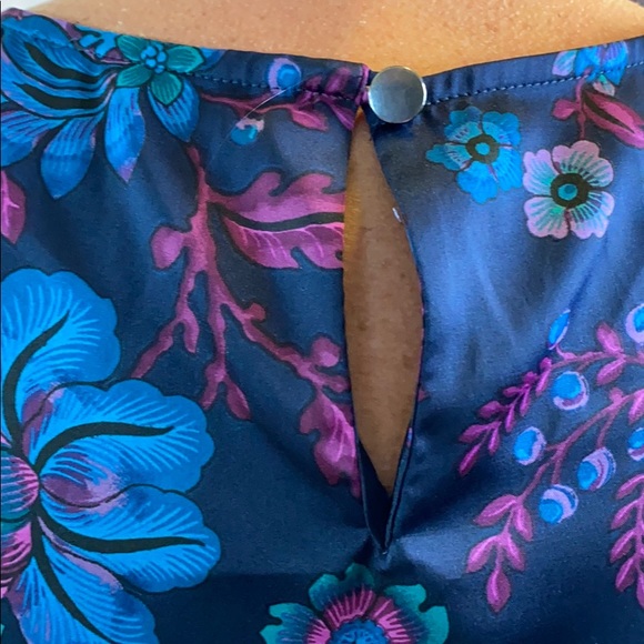 Jones New York Silky Sleeveless Floral Blouse - Picture 4 of 10